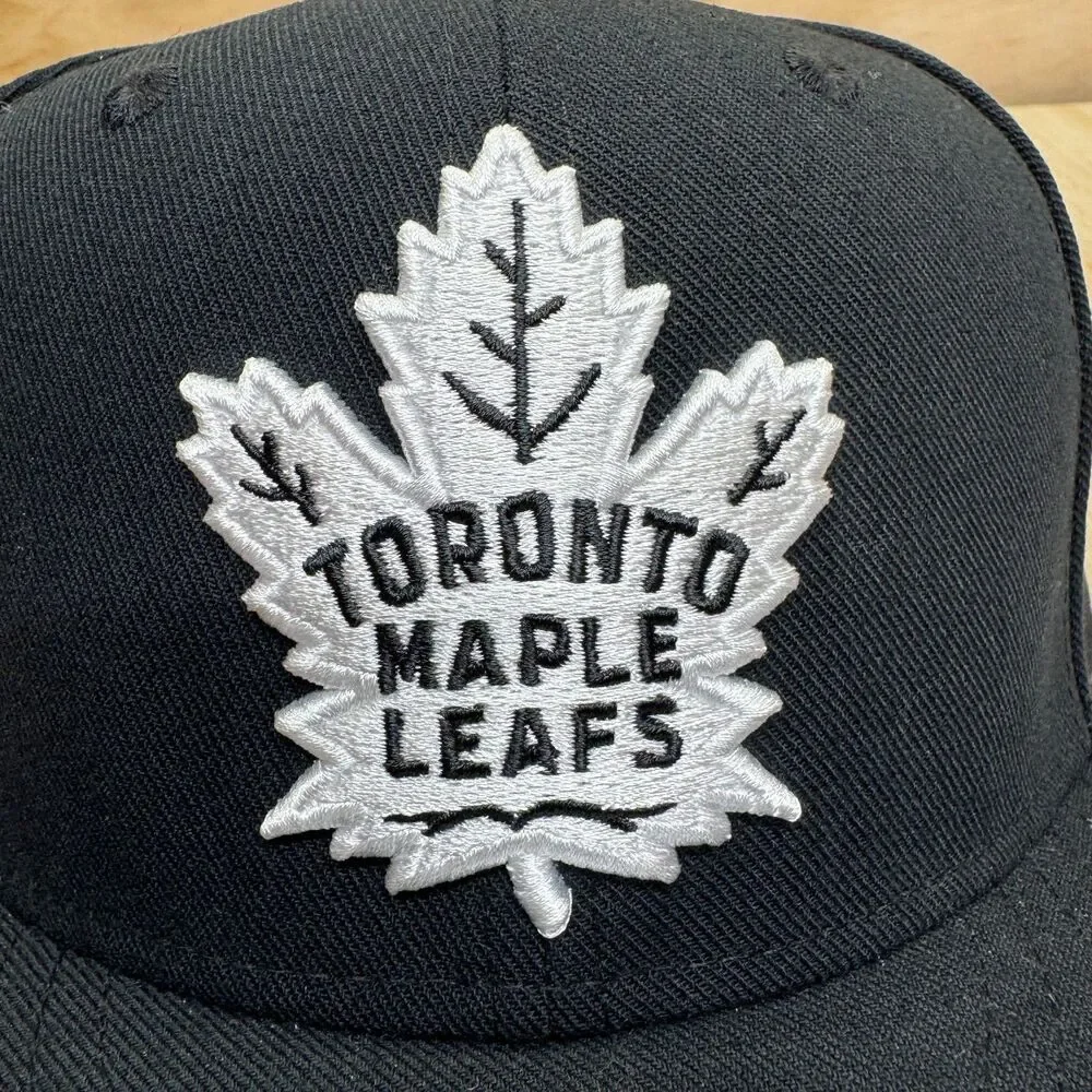 NEW Toronto Maple Leafs Mitchell Ness Liberty Fitted Hat Cap Black White 7 1/4